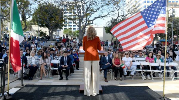 Enquanto Itália fecha portas, EUA inauguram praça celebrando imigrantes italianos