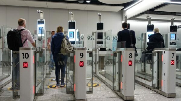 Fila da imigração nunca mais: como usar os portões automáticos na Europa com passaporte brasileiro em 2026