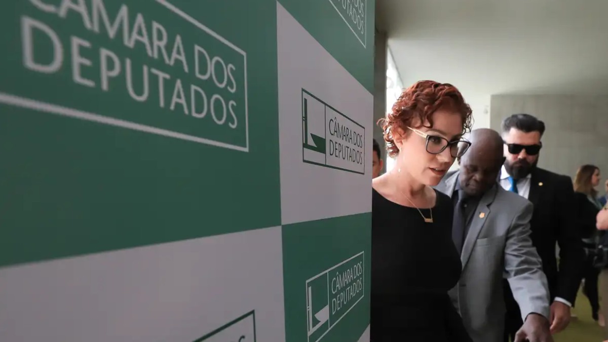 Justiça italiana adia decisão sobre extradição de Carla Zambelli para fevereiro