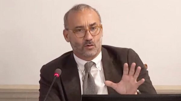 Vincenzo Valentini contesta nova lei da cidadania italiana e aponta riscos constitucionais