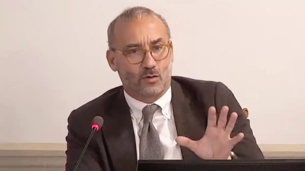 Vincenzo Valentini contesta la nuova legge sulla cittadinanza italiana e sottolinea i rischi costituzionali.