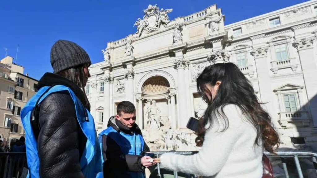 oma começou a cobrar oficialmente pelo acesso à Fontana di Trevi.