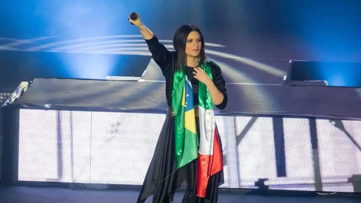 Laura Pausini pays homage to Brazil with songs in Portuguese and collaborations with Ana Carolina and Ferrugem.