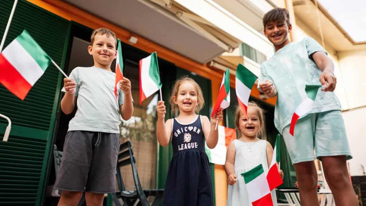 Sezioni Unite will decide whether a father's naturalization can deprive minor children of their citizenship.