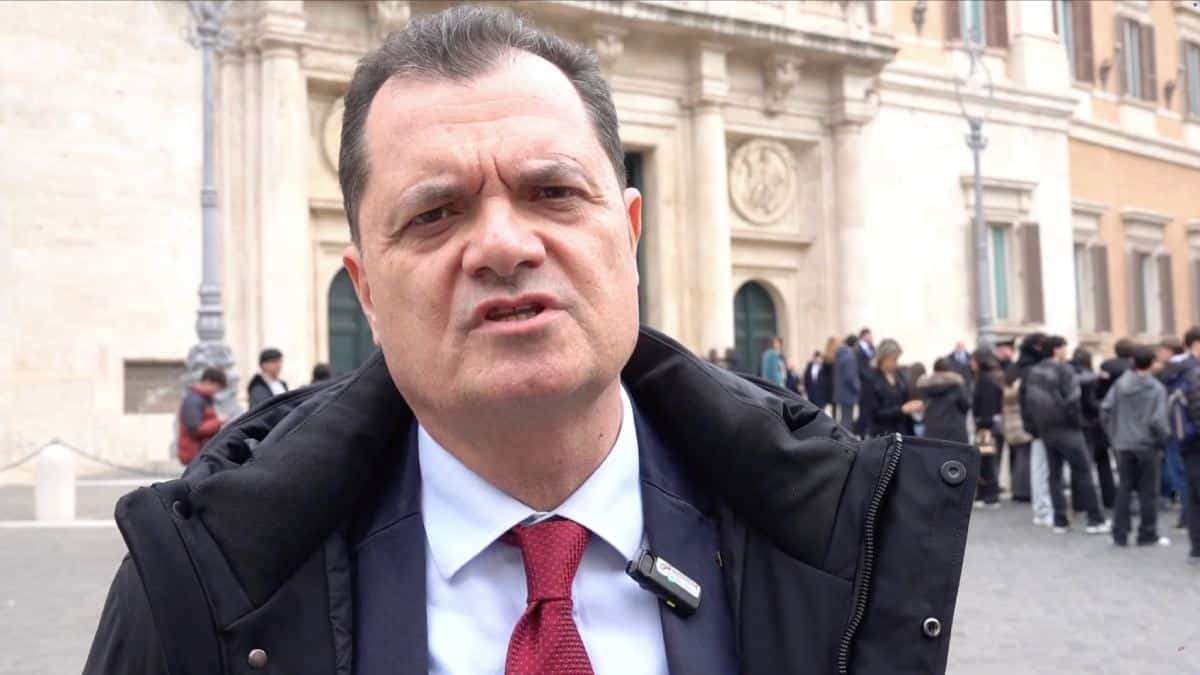 O deputado Fabio Porta questionou o ministro Matteo Salvini sobre os atrasos 