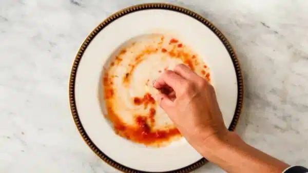 Na Itália, o verdadeiro sinal de que uma refeição foi divina não está nas palavras, mas no pedaço de pão que "varre" o molho do prato.