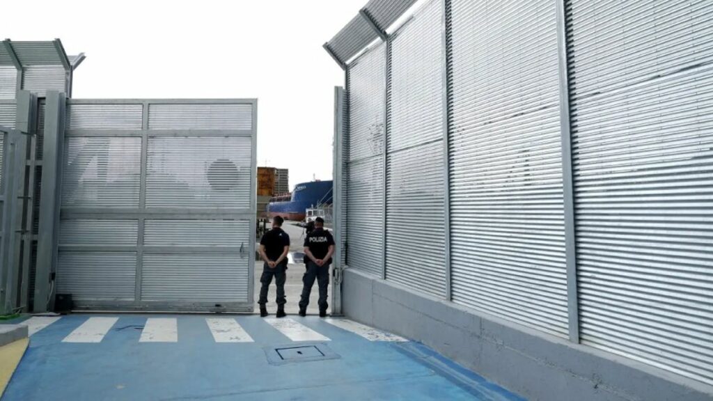 A Itália quer ampliar a lista de crimes que podem levar à expulsão de estrangeiros do país.