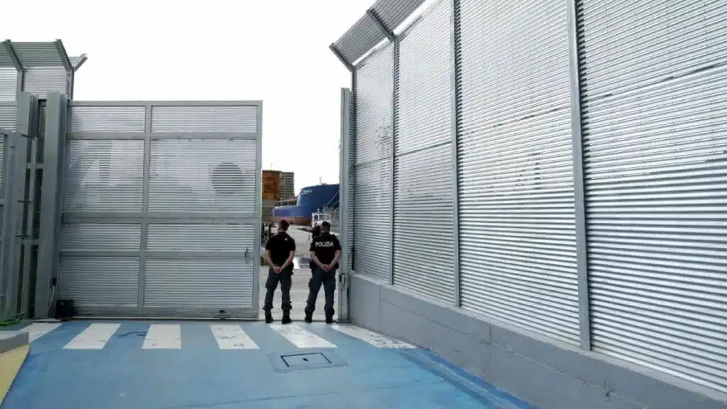 A Itália quer ampliar a lista de crimes que podem levar à expulsão de estrangeiros do país.