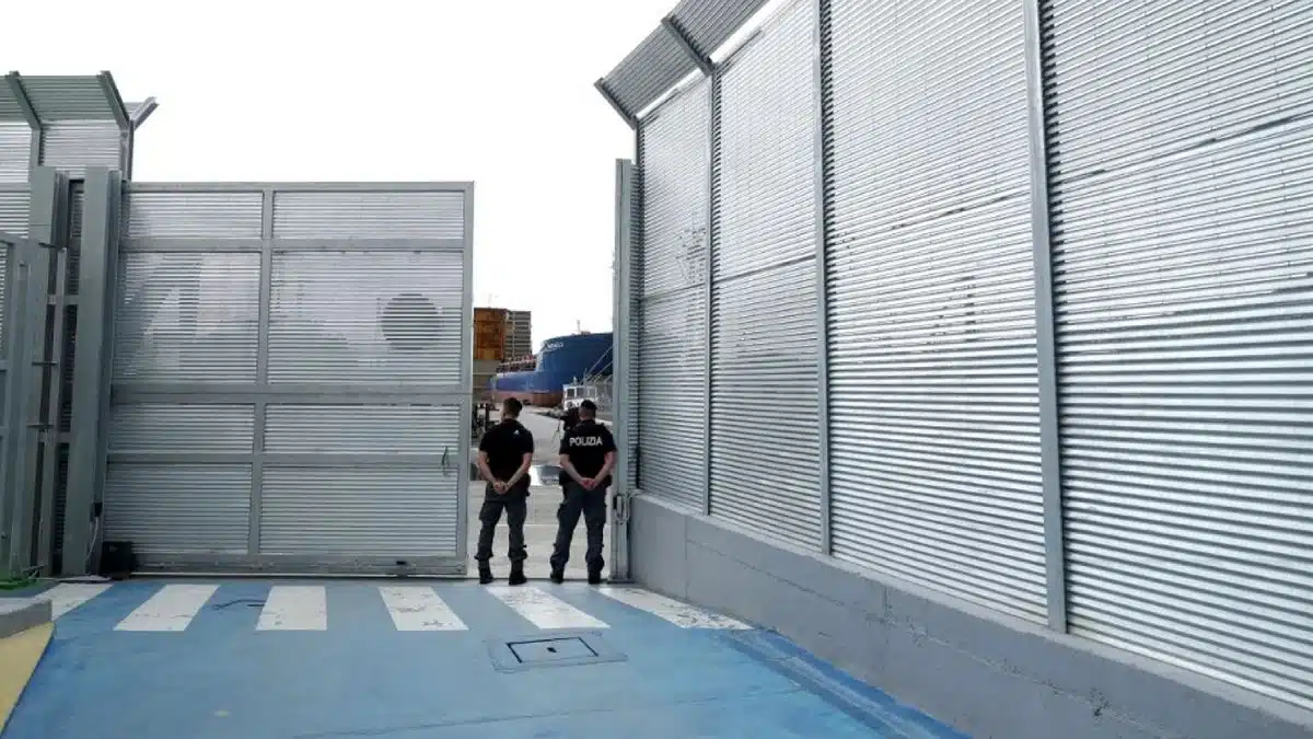 A Itália quer ampliar a lista de crimes que podem levar à expulsão de estrangeiros do país.