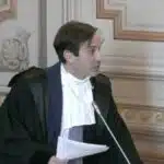 Advogado Corrado Caruso fez duras críticas ao Decreto Tajani durante julgamento na Corte Constitucional italiana.