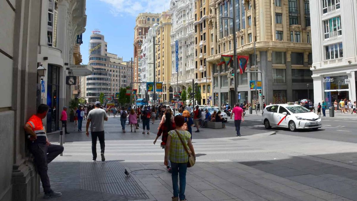 Nova lei na Espanha: regularização em massa pode beneficiar milhares de brasileiros