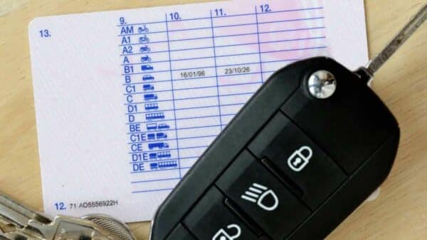 Em Malta, o governo oferece 25 mil euros para quem abandonar o volante, mas os italianos querem muito mais! Uma pesquisa recente revela que, na Itália, o preço da liberdade no trânsito chega a 75 mil euros.