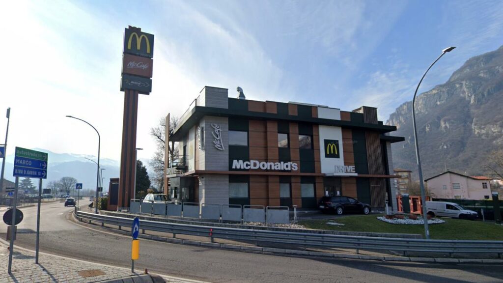 Processo de € 70 mil contra gerente do McDonald's é barrado por juiz na cidade de Rovereto, na Itália.