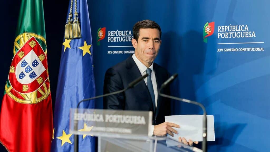 Portugal dá um passo decisivo para endurecer as regras de expulsão. O Governo enviou hoje ao Parlamento o texto que permite a deportação de imigrantes mesmo com filhos menores no país.