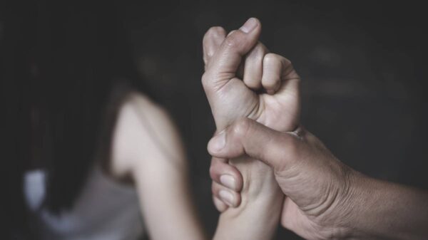 Brasil amplia proteção a mulheres no exterior após alta de casos de violência