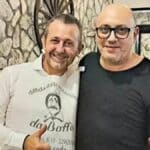 Andrea Delmastro com um membro do clã Senese