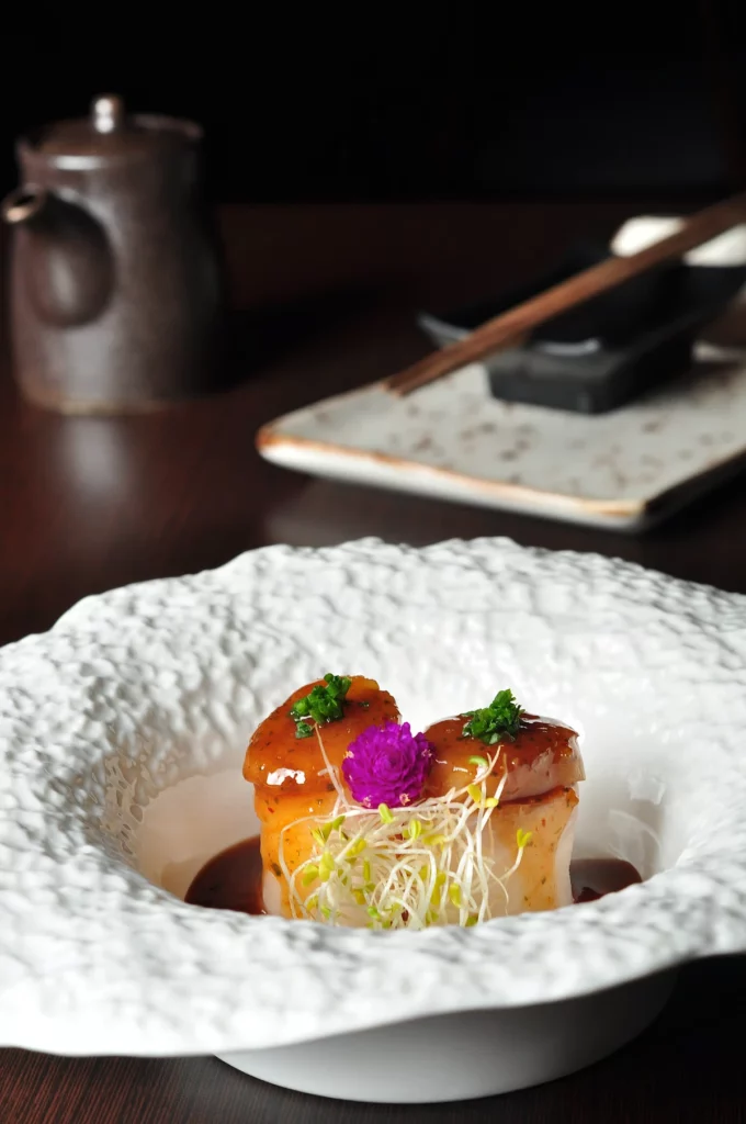Gunkan hotate served at Arashi Sushi Bar | Photo: Maria Mattos