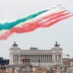 Em 25 de abril, o país celebra o Dia da Libertação com marchas e eventos políticos em Roma e Milão.