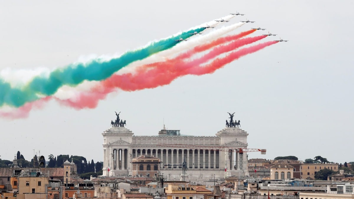 Em 25 de abril, o país celebra o Dia da Libertação com marchas e eventos políticos em Roma e Milão.