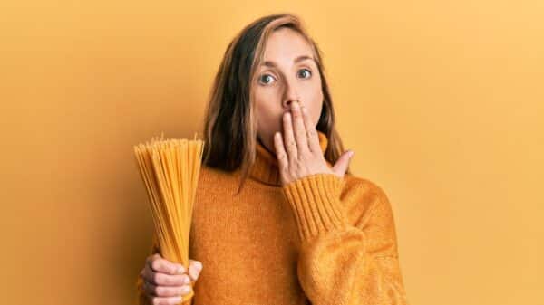 Descubra como é viver na Itália com 20 hábitos reais do cotidiano que vão além dos clichês turísticos e mostram a rotina no país