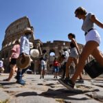 Pesquisa revela que 4 em cada 10 viajantes admitem quebrar regras em férias.