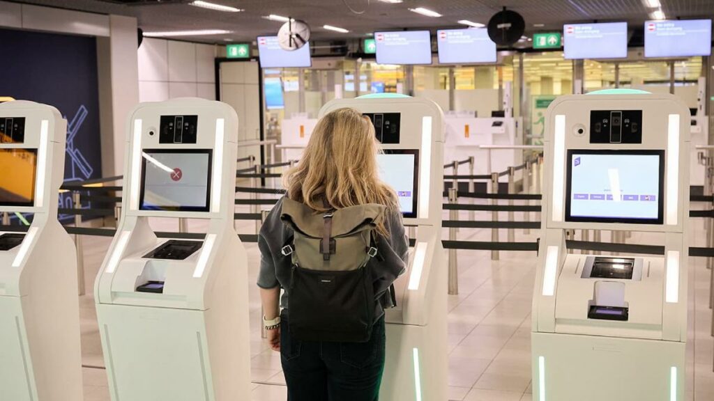 “Tudo depende de quem atende”. A frase resume o impacto do novo controle de fronteiras da União Europeia nos aeroportos da Itália.