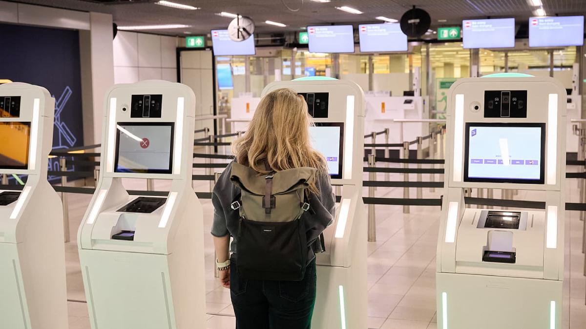 “Tudo depende de quem atende”. A frase resume o impacto do novo controle de fronteiras da União Europeia nos aeroportos da Itália.