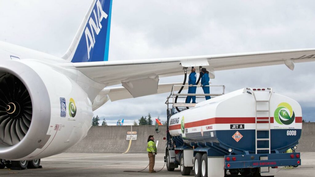 Companhias aéreas europeias cancelam voos e pressionam preços