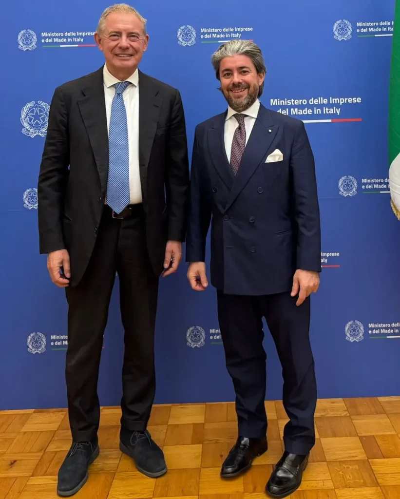 O ministro das Empresas e do Made in Italy, Adolfo Urso, e o presidente reeleito da ITALCAM, Graziano Messana, em encontro em Roma.