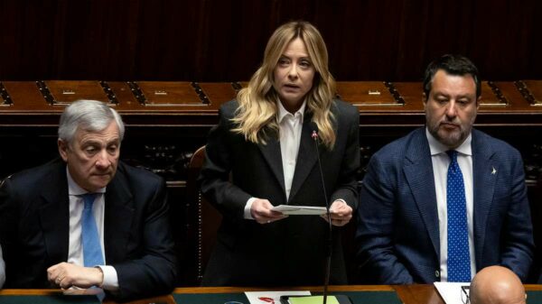 Apesar da derrota histórica no referendo sobre a reforma judicial, a primeira-ministra italiana descarta renúncia ou mudanças no gabinete.