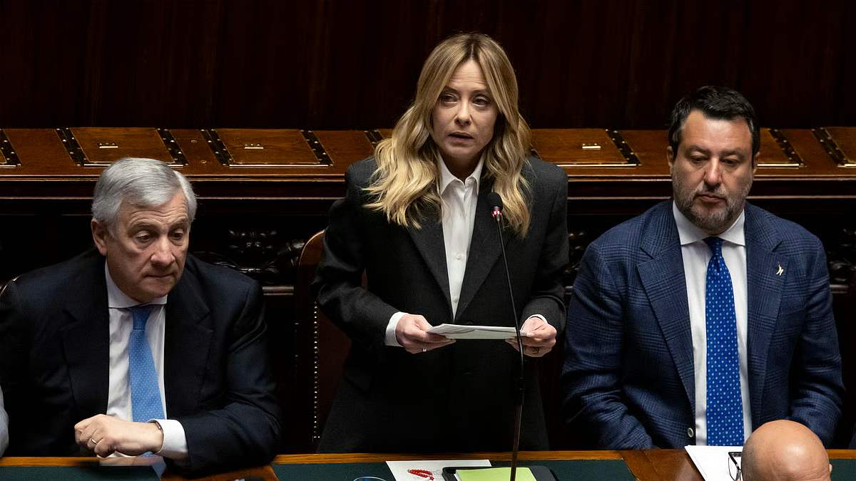 Apesar da derrota histórica no referendo sobre a reforma judicial, a primeira-ministra italiana descarta renúncia ou mudanças no gabinete.