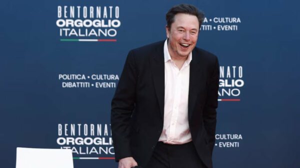 Elon Musk abre vagas de trabalho remoto com salário diário de 260 euros