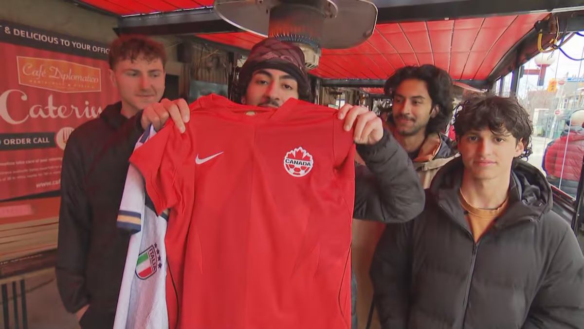 Canadá oferece troca de camisas a italianos após ausência no Mundial