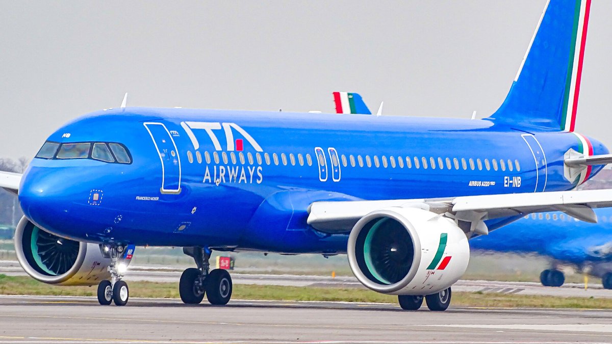 Companhias aéreas planejam cortes de voos devido à escassez de combustível