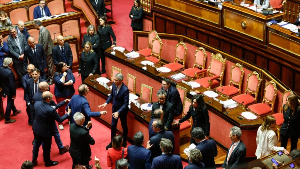 Recuo e correção: Itália aprova Lei de Segurança, mas remove 'bônus por expulsão' após pressão