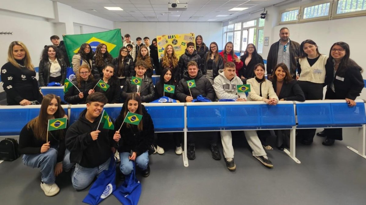 Estudantes italianos debatem cultura e diplomacia com a Embaixada do Brasil em Roma