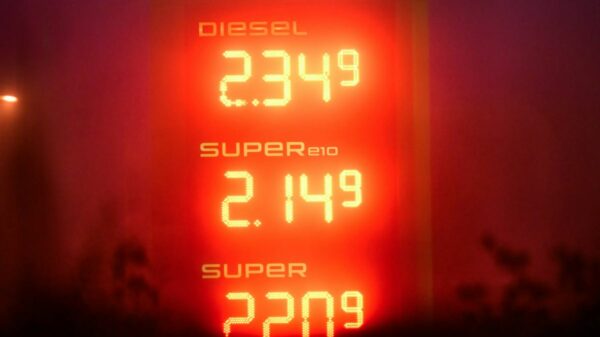 El cierre del estrecho de Ormuz por parte de Irán ha sumido al continente en una crisis de abastecimiento sin precedentes.