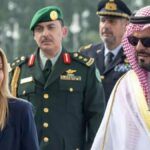 Prime Minister Giorgia Meloni began a surprise diplomatic mission to the Gulf on Friday (3).