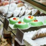 I dolci tradizionali italiani offrono molto più delle semplici uova di cioccolato a Pasqua.