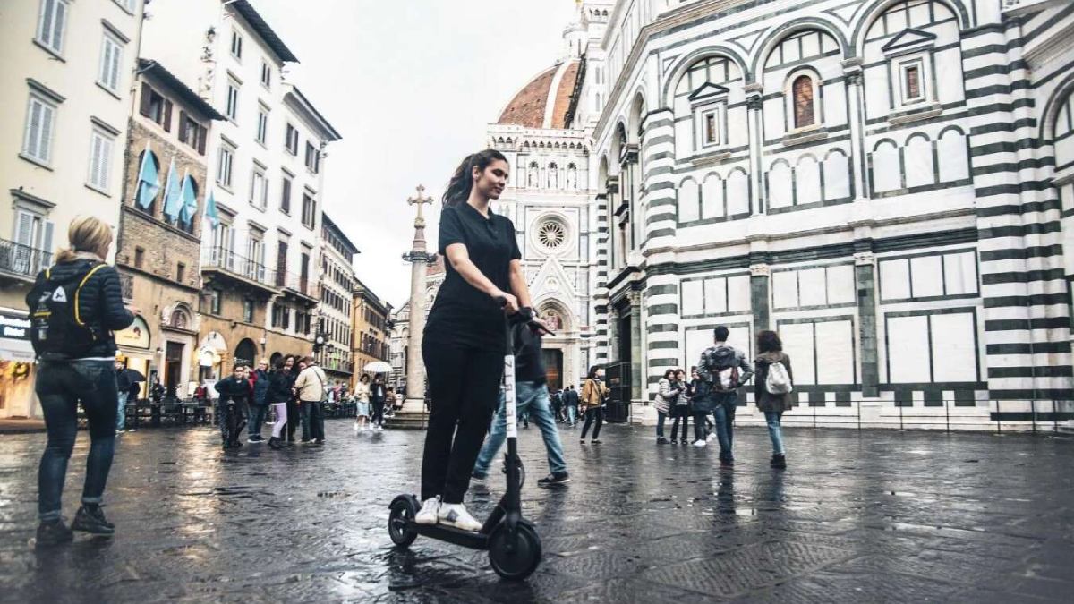 Fim dos monopatinetes de aluguel em Firenze: veja o que é proibido e o que ainda pode