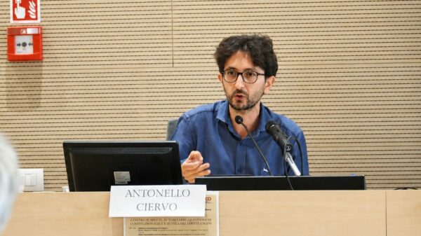 Antonello Ciervo, advogado cassacionista e professor de Direito Constitucional em Roma, defende que solicitar documentos ou assinar contrato com despachante antes de março de 2025 já configura ativação válida do processo, mesmo sem agendamento formal no consulado.