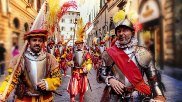 Um desfile tradicional precede a partida do Calcio Storico em Florença. Foto de Umberto Fedele