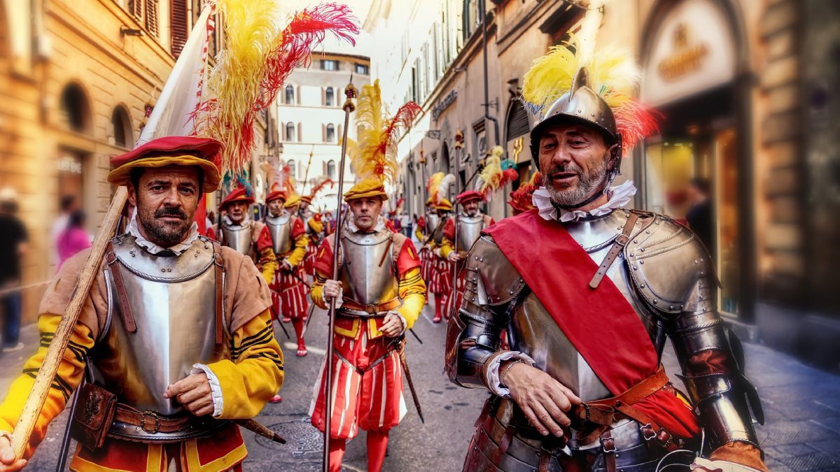 Um desfile tradicional precede a partida do Calcio Storico em Florença. Foto de Umberto Fedele