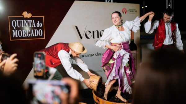 Nova Veneza (GO) recebe 20ª edição do Festival Italiano com pisa da uva e imersão cultural.