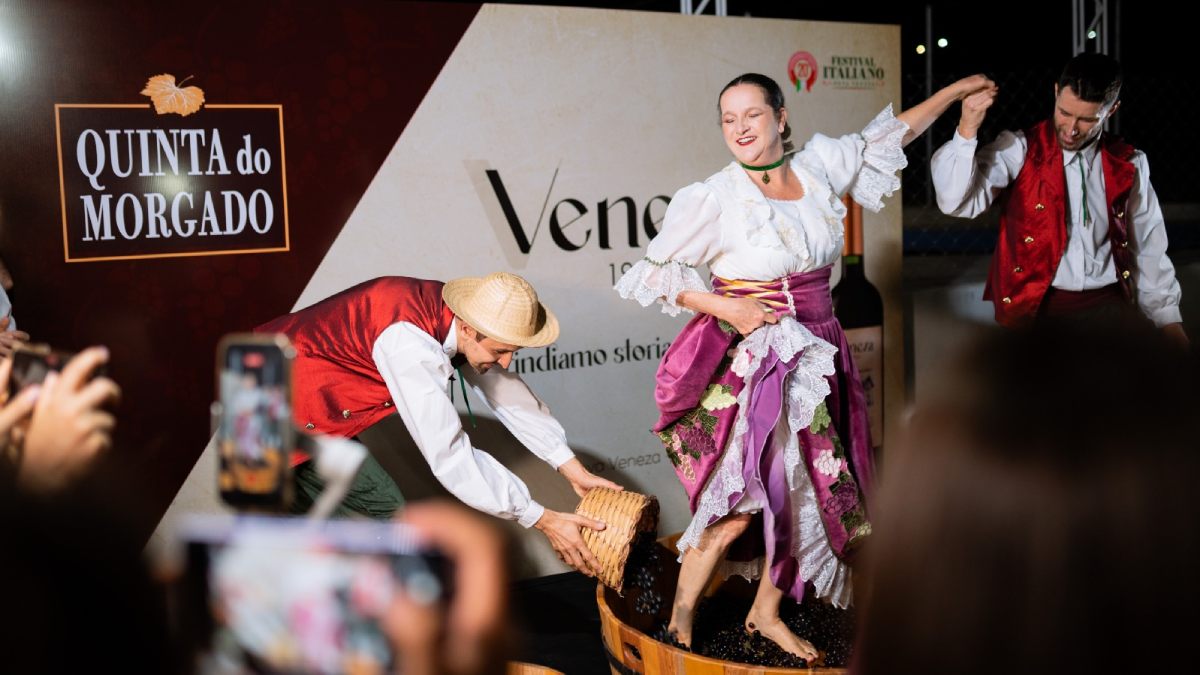Nova Veneza (GO) recebe 20ª edição do Festival Italiano com pisa da uva e imersão cultural.