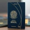 O Brasil vai reduzir pela metade o custo dos passaportes emitidos no exterior a partir de junho.