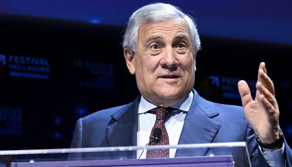 Vice-premier Antonio Tajani propõe natalidade como saída para imigração. Os dados populacionais da própria Itália contradizem a lógica.