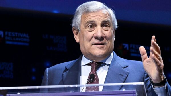 Vice-premier Antonio Tajani propõe natalidade como saída para imigração. Os dados populacionais da própria Itália contradizem a lógica.