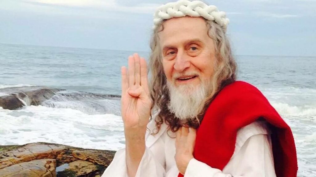O "Jesus" que a pesquisa encontrou nasceu em Santa Catarina, mudou de nome duas vezes e tem bisavós italianos de Treviso. Henri Cristo em uma de suas aparições públicas com a vestimenta característica do personagem.