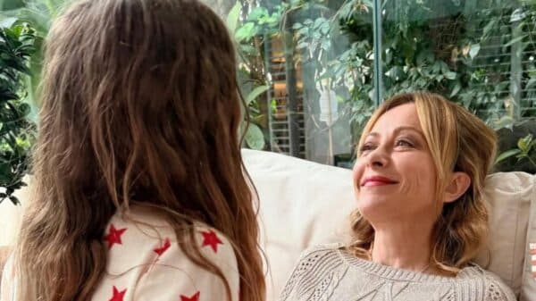 Meloni celebra Dia das Mães com reflexão sobre os desafios da maternidade
